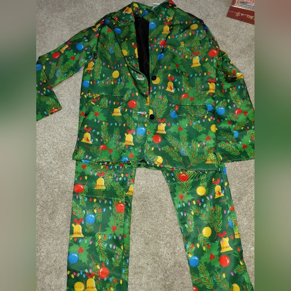 Nwot Festive Green Kids Christmas outfit - Picture 1 of 4